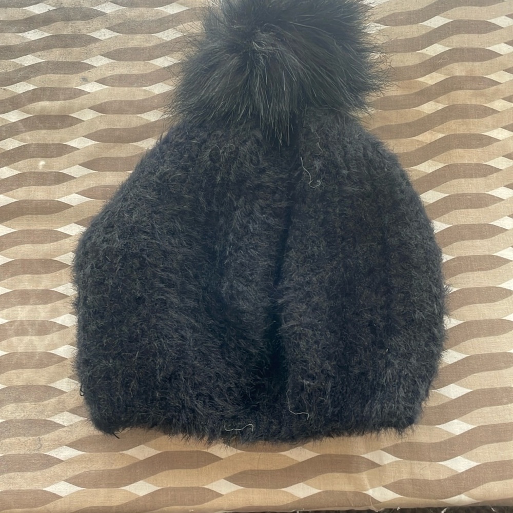Pom Pom Beanie - Black
